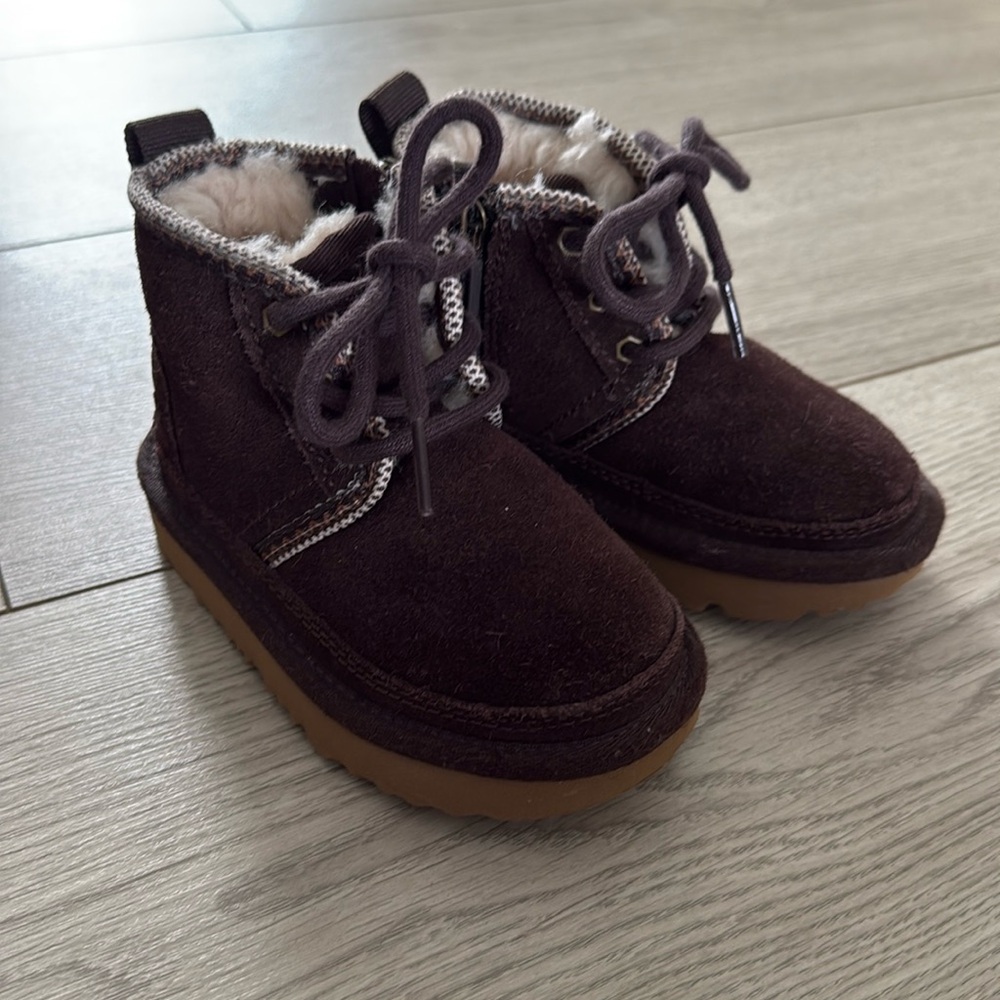 Toddler Uggs size 7